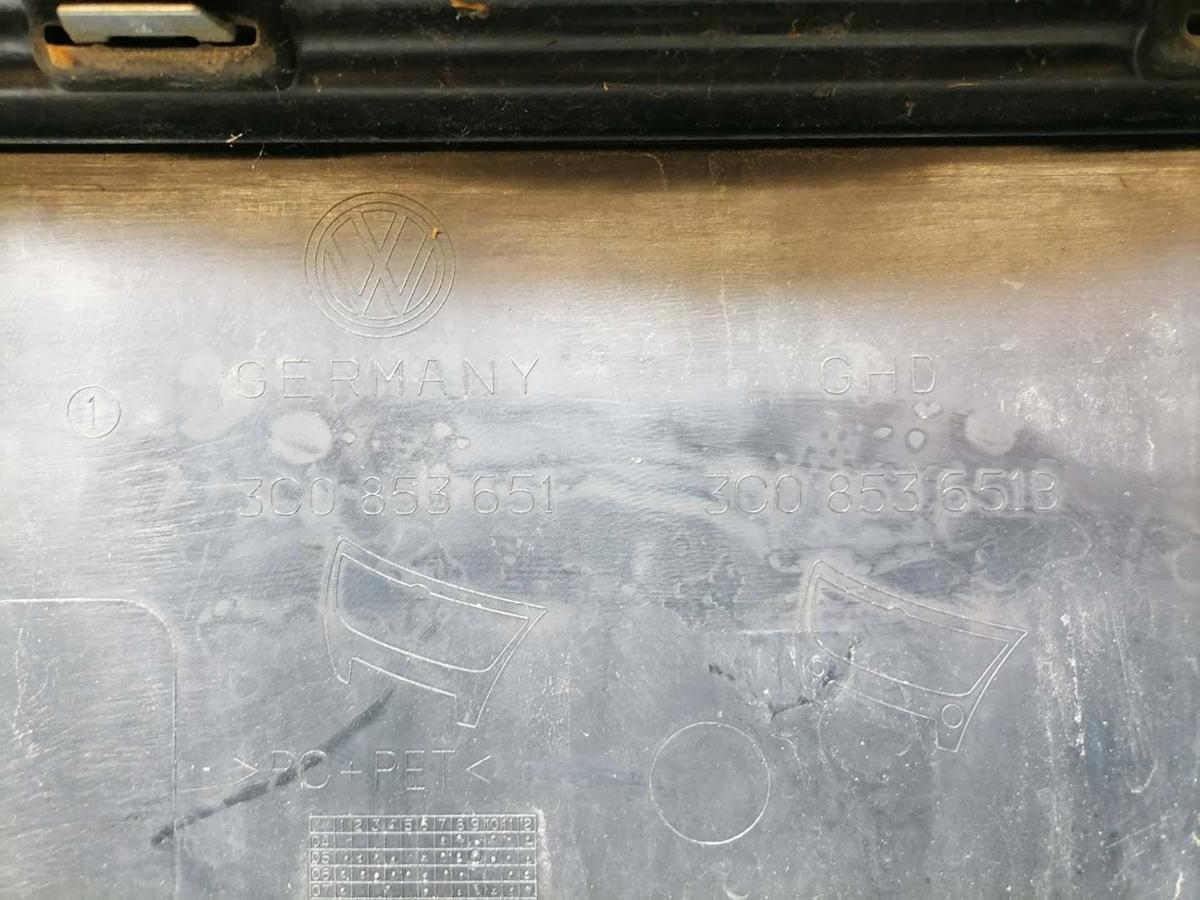 VW Passat 3C original K&uuml;hlergril f&uuml;r Fahrzeuge mit Parkhilfe PDC Bj.2009